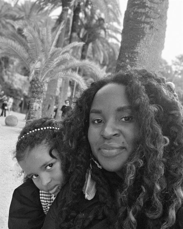 portrait of kamliah with her daughter